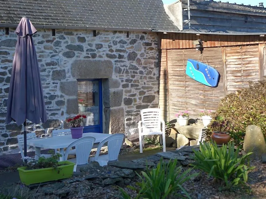 Charmante Longere Pres Des Cotes Finisteriennes Plouegat-Guerand